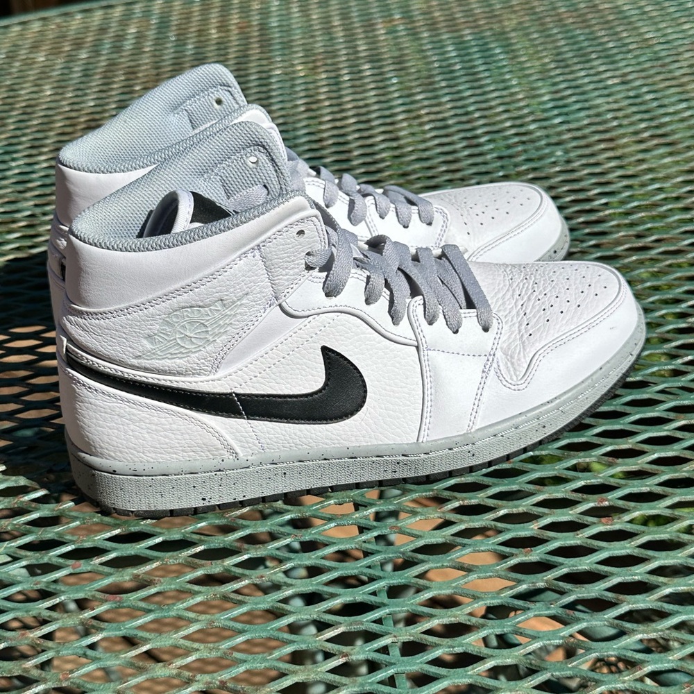 Air Jordan 1 Mid 'White Cement'